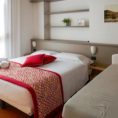 Cernobbio Residence מלון דירות 3*