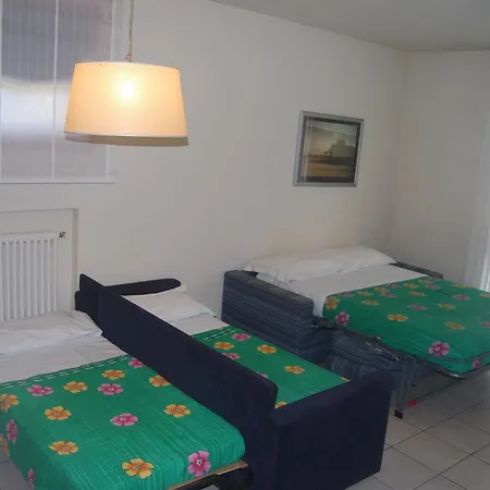 Cernobbio Residence 2* تْشيرنوبيو