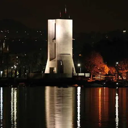 切尔诺比奥公寓酒店 3*