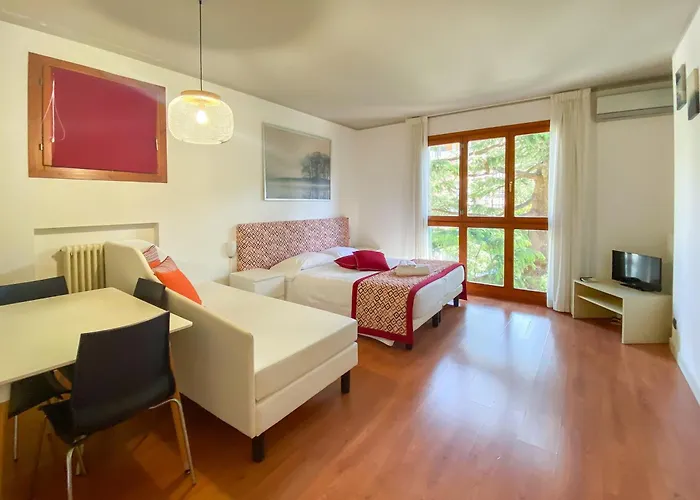 Cernobbio Residence מלון דירות